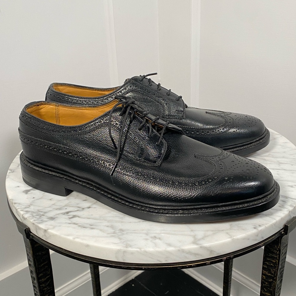 Vintage men’s Florsheim Imperial wingtips in pebbled black leather. Size 11D